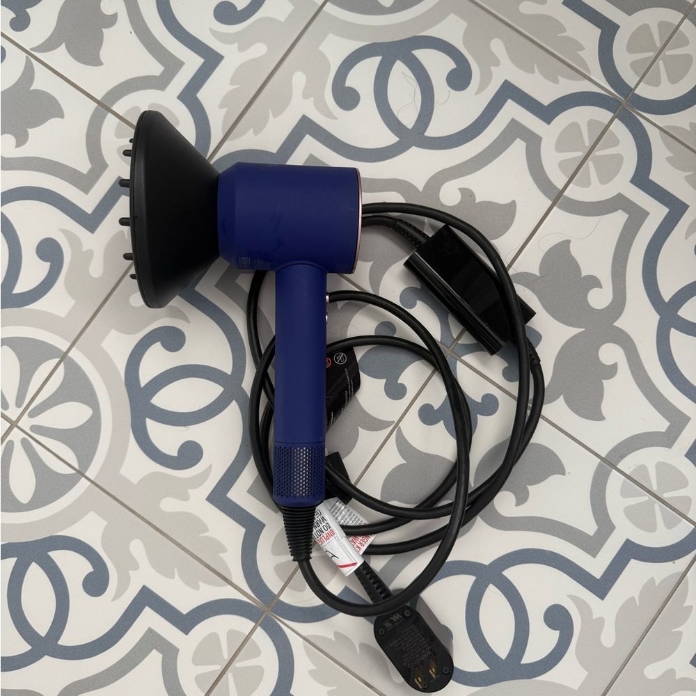dyson supersonic hairdryer in great condition